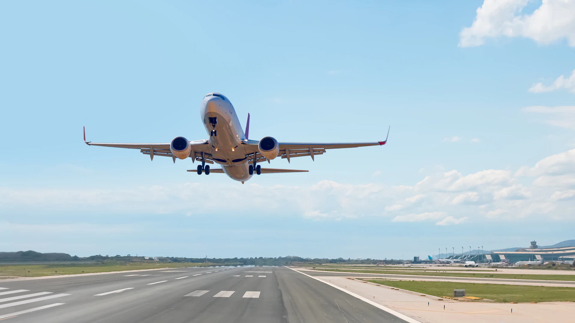 Asserzioni ambientali ingannevoli, 21 compagnie aeree europee si sono impegnate a smettere